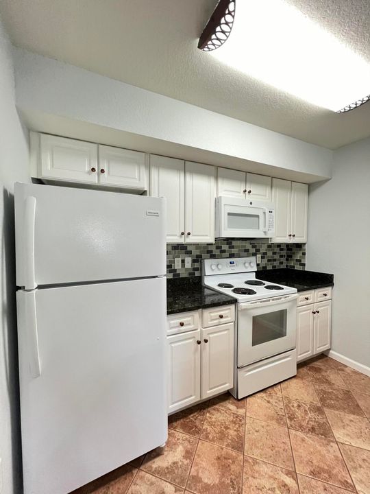 Active With Contract: $2,200 (3 beds, 2 baths, 1321 Square Feet)