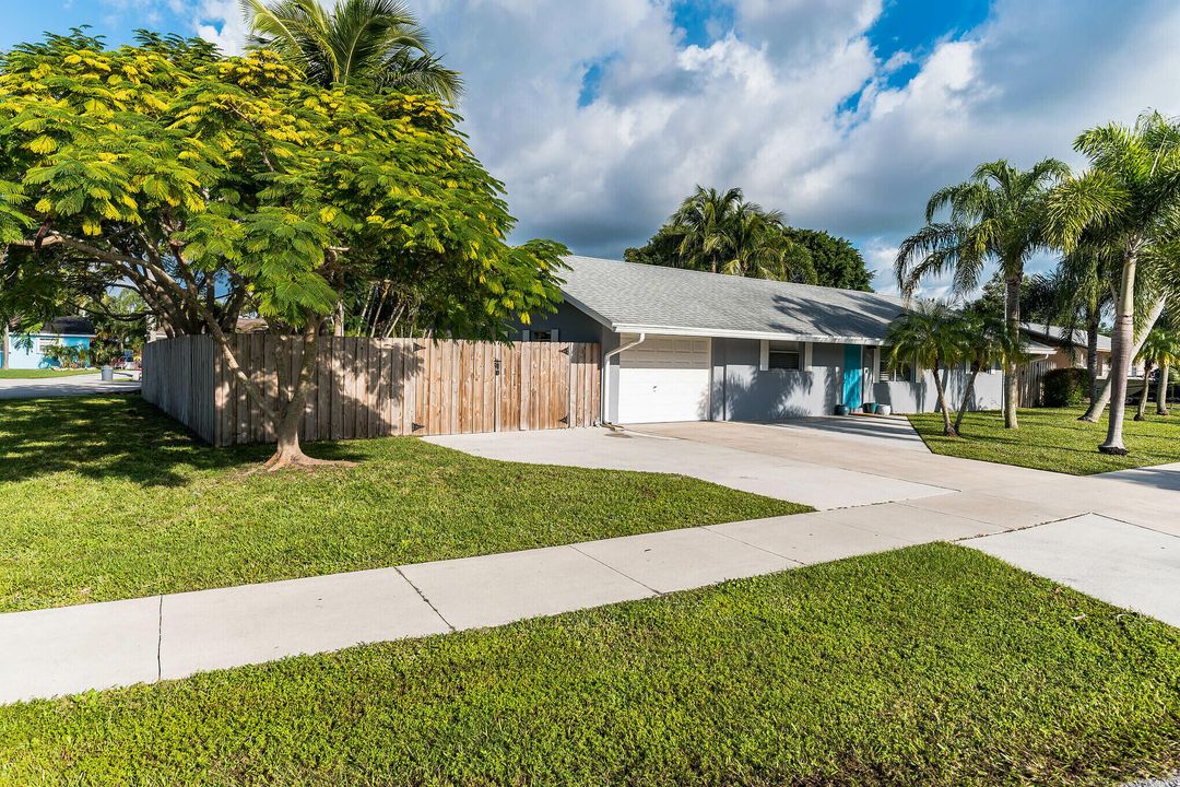 For Sale: $599,000 (3 beds, 2 baths, 1326 Square Feet)