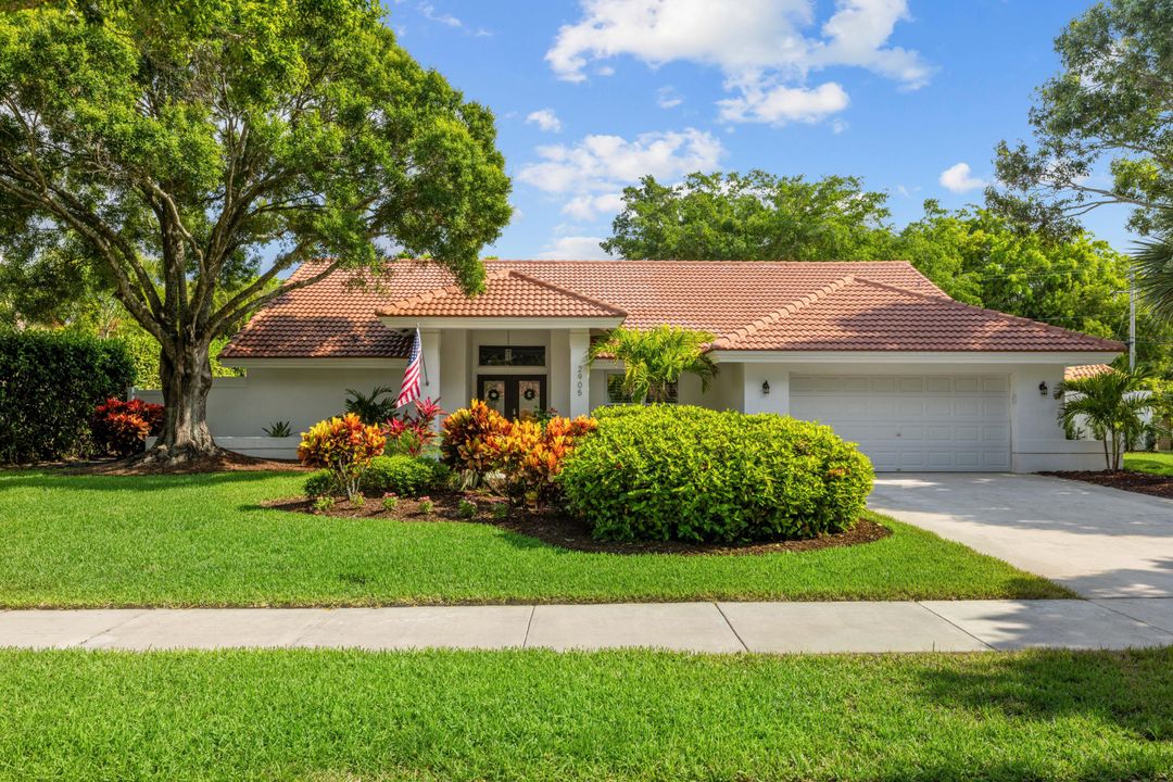 Active With Contract: $924,995 (4 beds, 2 baths, 2221 Square Feet)