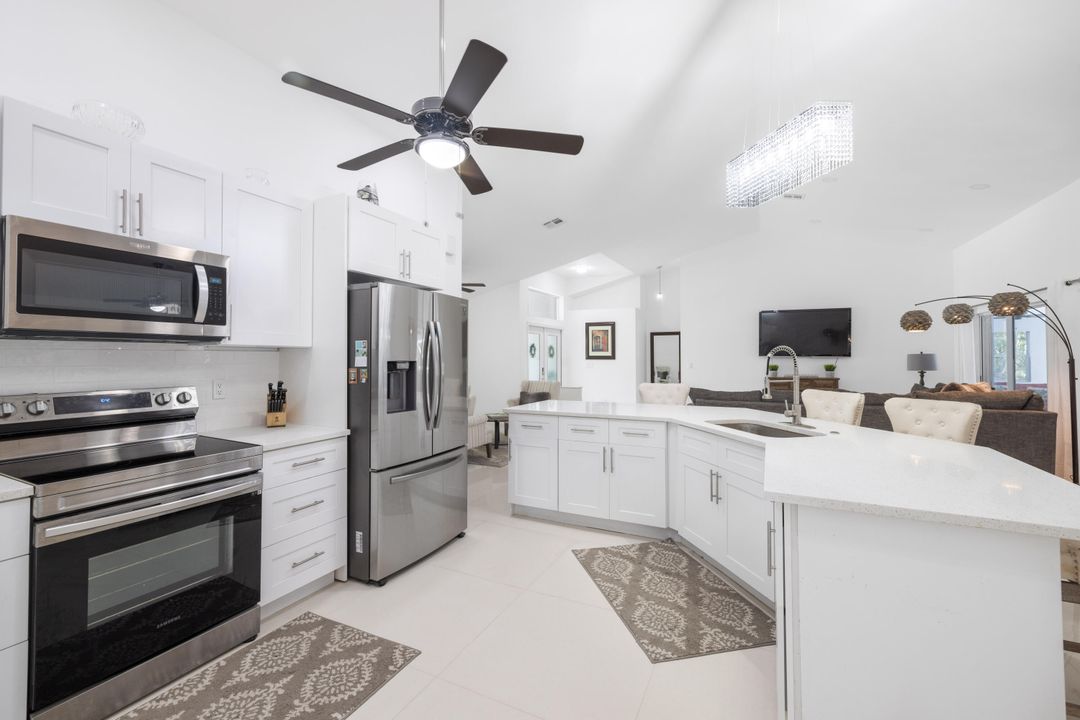 Active With Contract: $924,995 (4 beds, 2 baths, 2221 Square Feet)