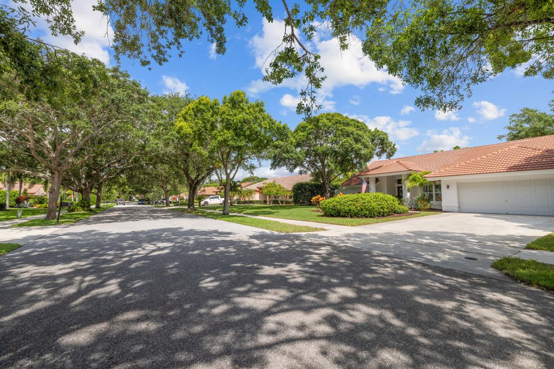 Active With Contract: $924,995 (4 beds, 2 baths, 2221 Square Feet)