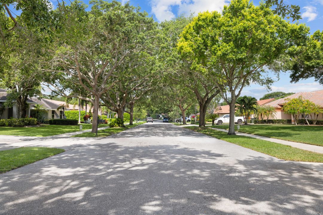 Active With Contract: $924,995 (4 beds, 2 baths, 2221 Square Feet)