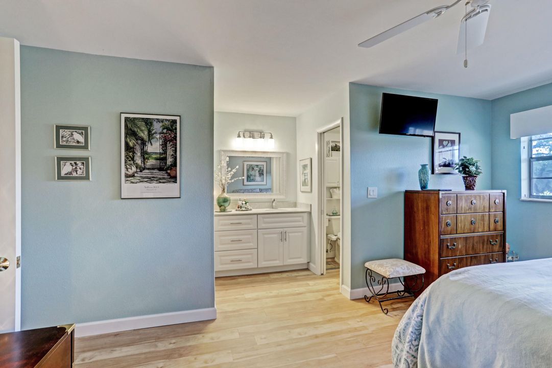 For Sale: $295,900 (2 beds, 2 baths, 1158 Square Feet)