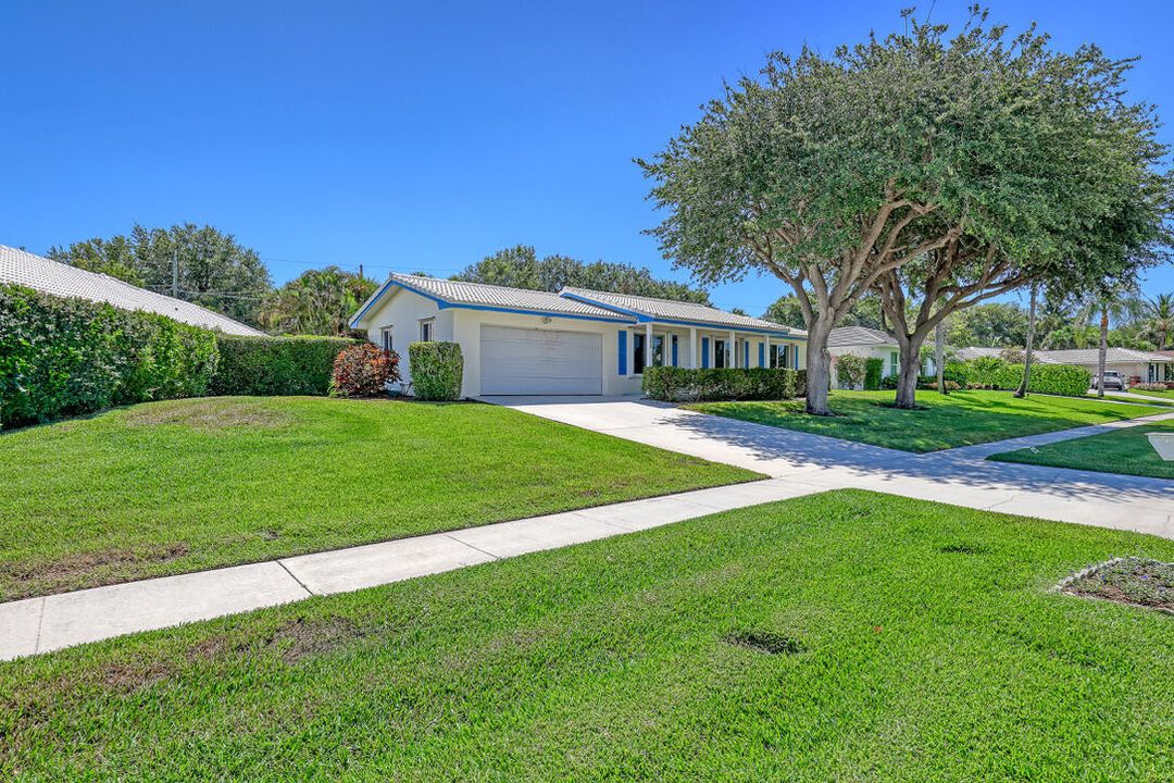 Active With Contract: $750,000 (3 beds, 2 baths, 1494 Square Feet)