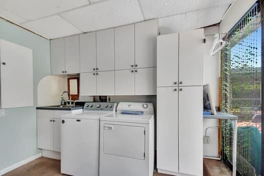 For Sale: $975,000 (2 beds, 2 baths, 1302 Square Feet)