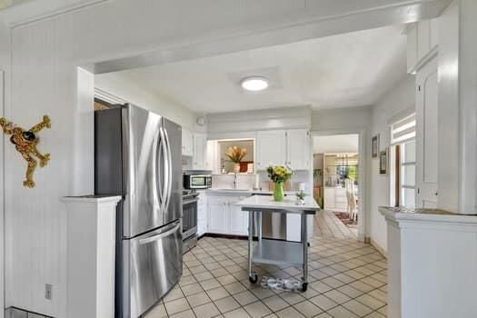 For Sale: $975,000 (2 beds, 2 baths, 1302 Square Feet)