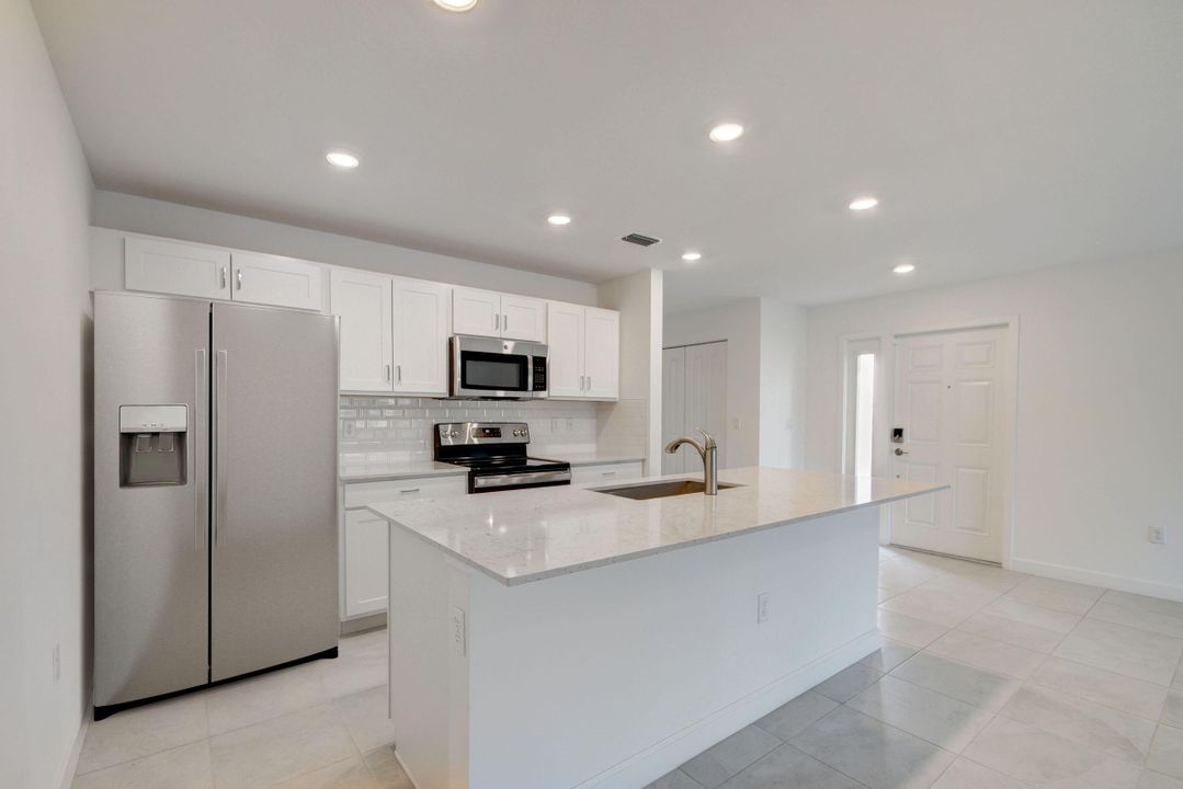 Active With Contract: $2,895 (3 beds, 2 baths, 2000 Square Feet)