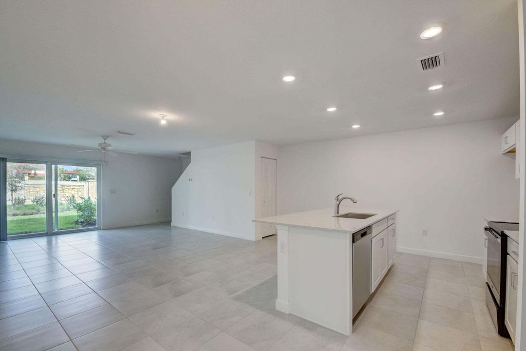 Active With Contract: $2,895 (3 beds, 2 baths, 2000 Square Feet)