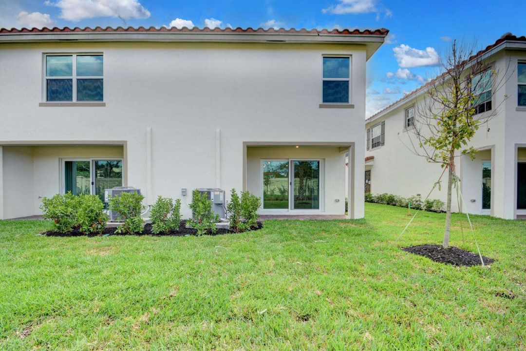 Active With Contract: $2,895 (3 beds, 2 baths, 2000 Square Feet)