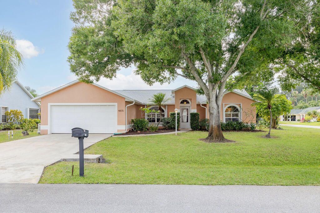 Active With Contract: $339,000 (3 beds, 2 baths, 1314 Square Feet)