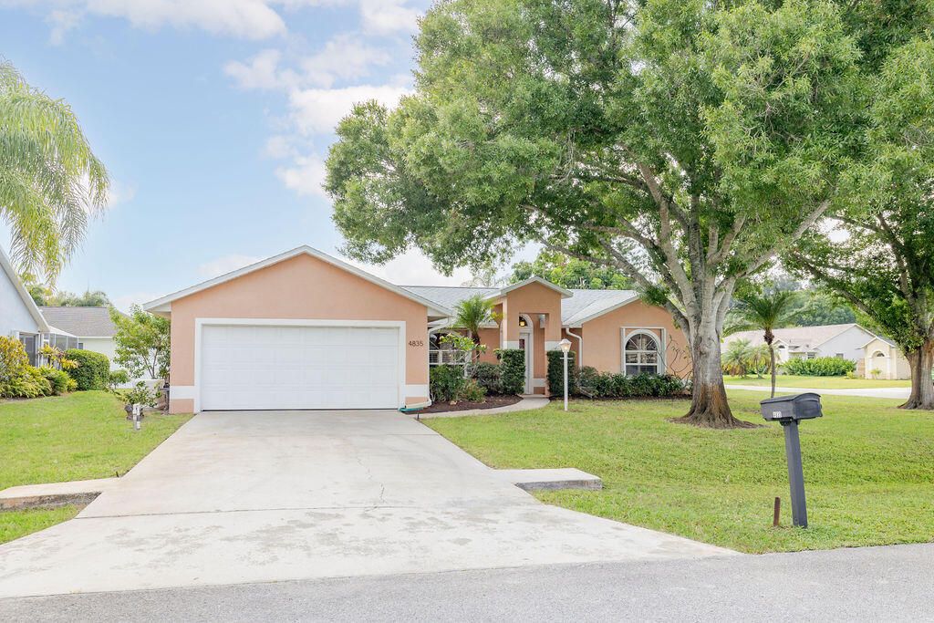 Active With Contract: $339,000 (3 beds, 2 baths, 1314 Square Feet)