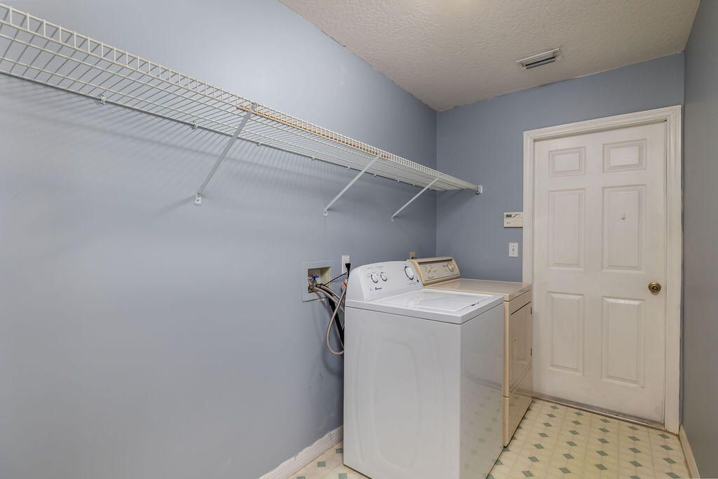 Active With Contract: $339,000 (3 beds, 2 baths, 1314 Square Feet)