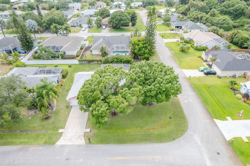 Active With Contract: $339,000 (3 beds, 2 baths, 1314 Square Feet)