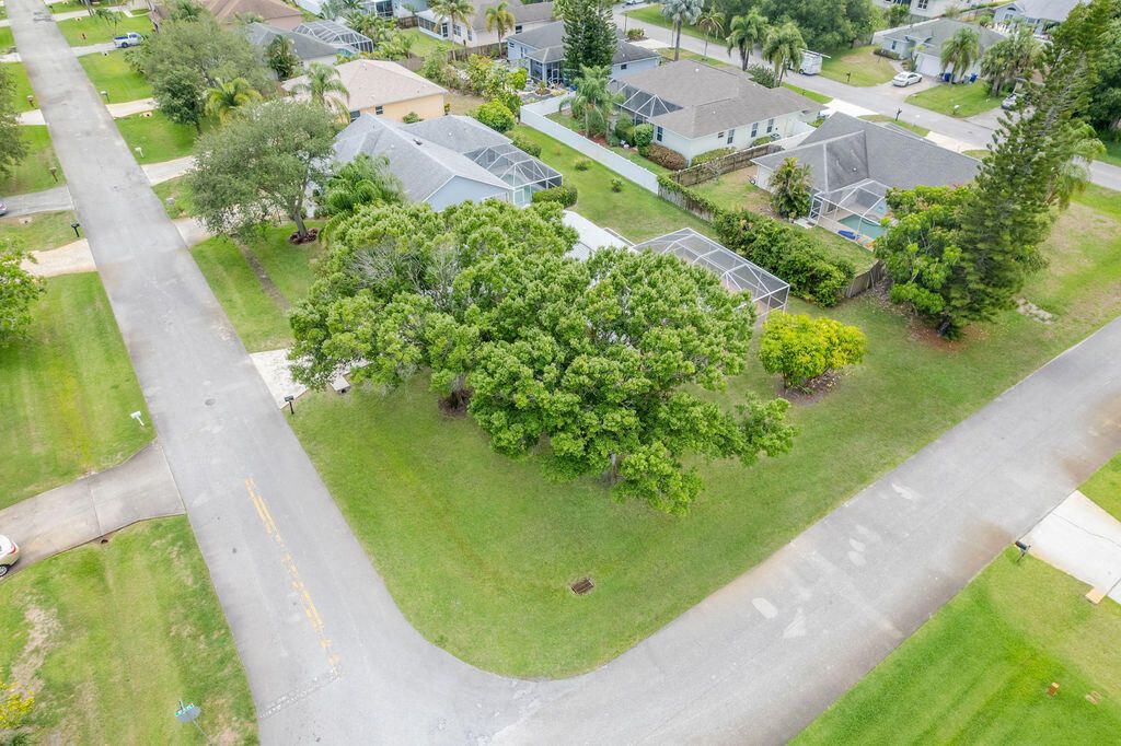 Active With Contract: $339,000 (3 beds, 2 baths, 1314 Square Feet)