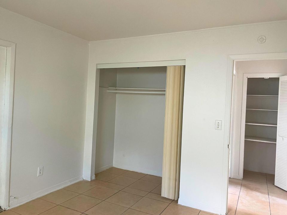Active With Contract: $1,400 (1 beds, 1 baths, 574 Square Feet)