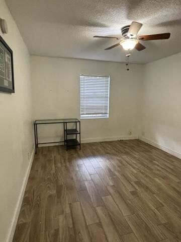 For Sale: $259,000 (2 beds, 2 baths, 900 Square Feet)