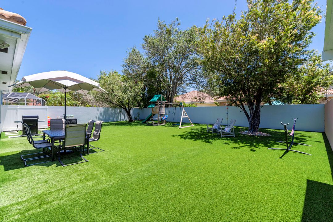 Active With Contract: $899,000 (3 beds, 2 baths, 1975 Square Feet)