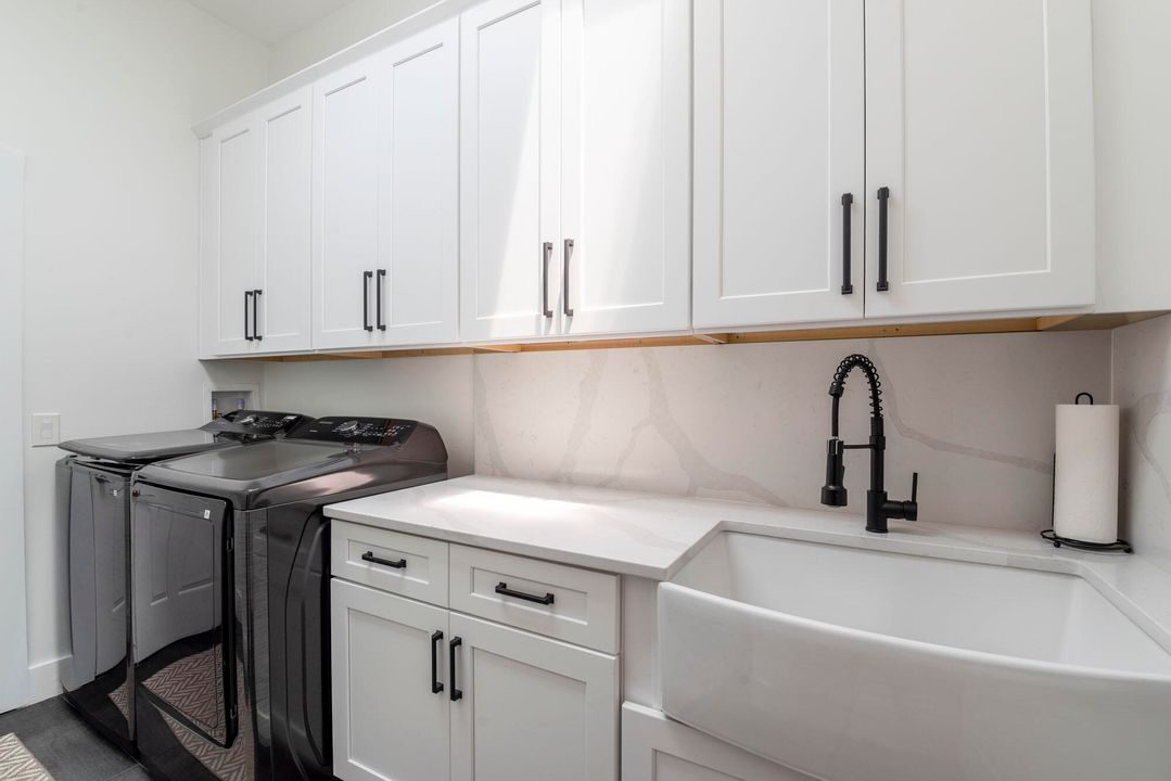 Active With Contract: $899,000 (3 beds, 2 baths, 1975 Square Feet)