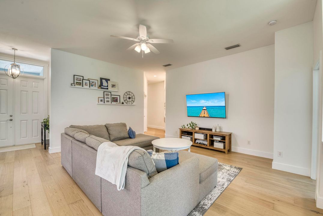 Active With Contract: $899,000 (3 beds, 2 baths, 1975 Square Feet)