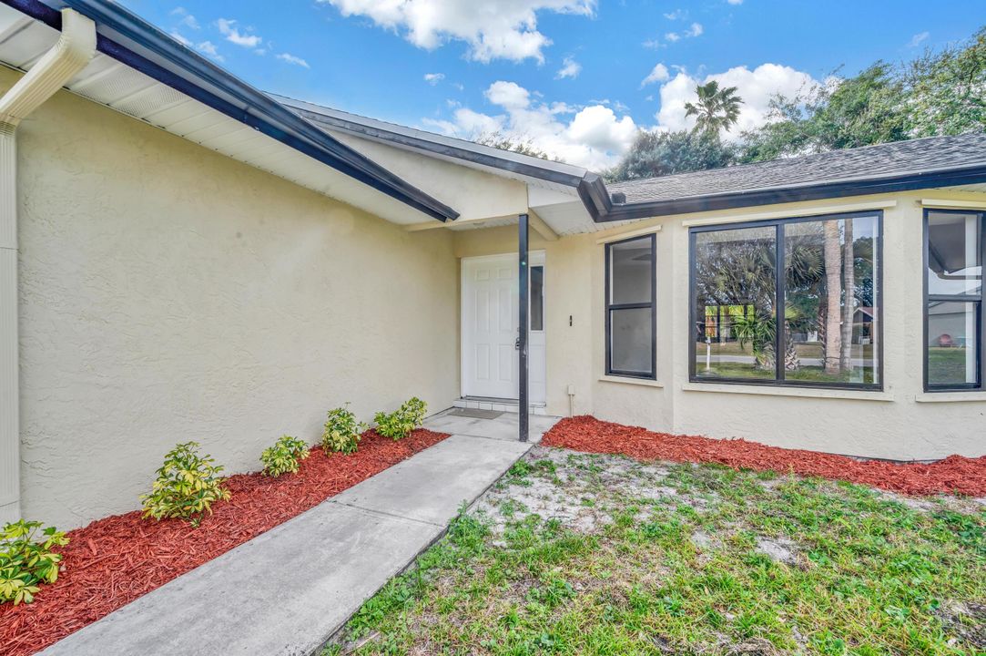 Active With Contract: $2,600 (3 beds, 2 baths, 1574 Square Feet)