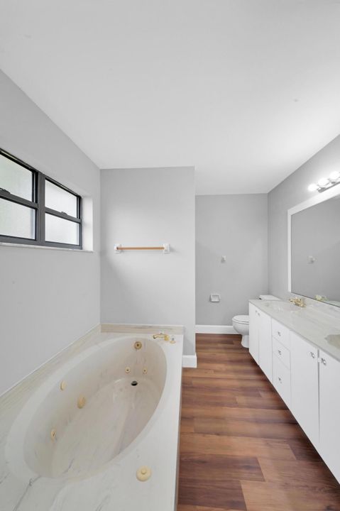 Active With Contract: $2,600 (3 beds, 2 baths, 1574 Square Feet)