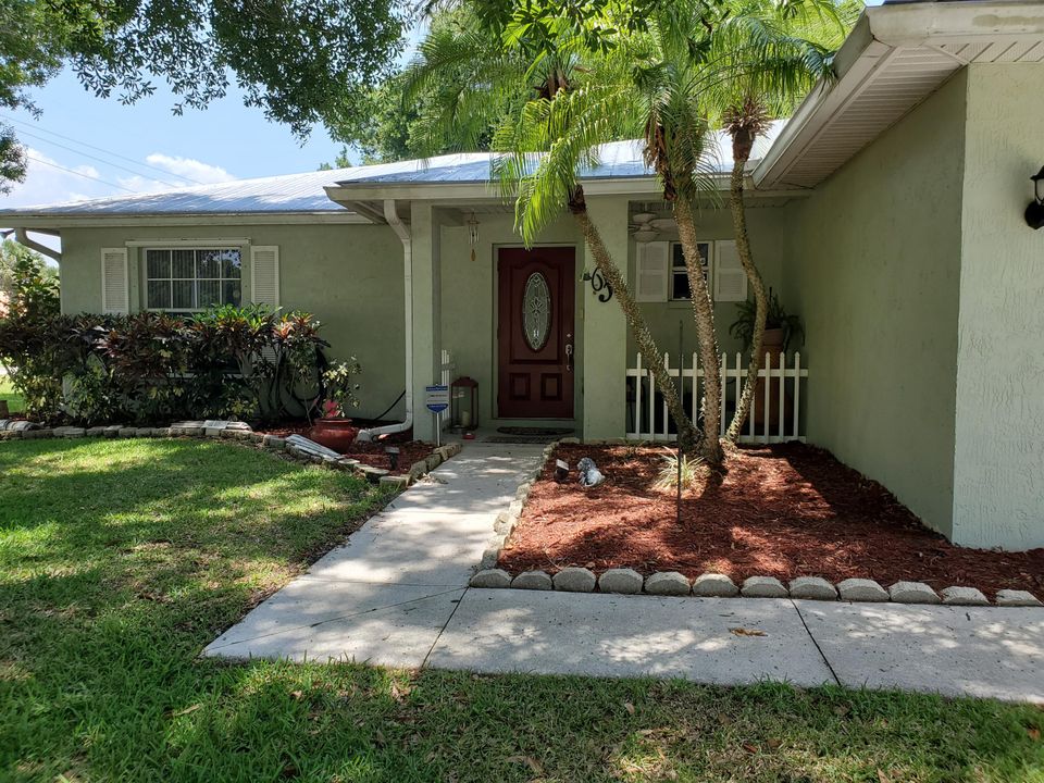 For Sale: $315,900 (3 beds, 2 baths, 1194 Square Feet)