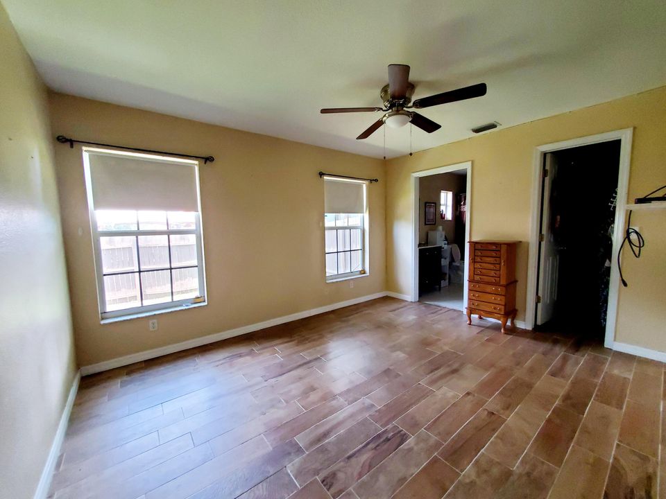 For Sale: $315,900 (3 beds, 2 baths, 1194 Square Feet)