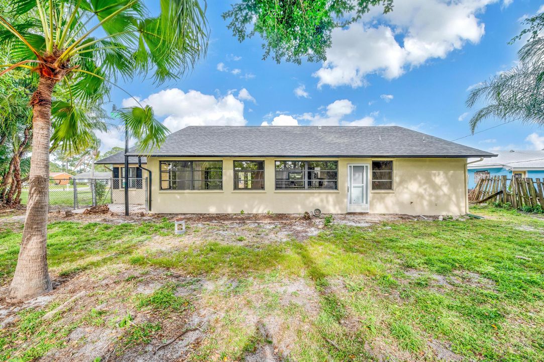 Active With Contract: $2,600 (3 beds, 2 baths, 1574 Square Feet)