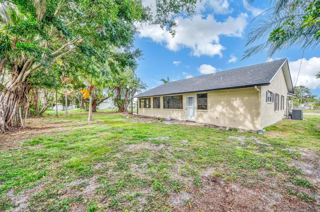 Active With Contract: $2,600 (3 beds, 2 baths, 1574 Square Feet)