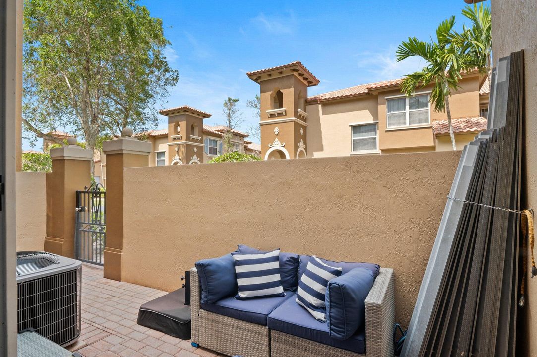 Active With Contract: $329,900 (3 beds, 2 baths, 1244 Square Feet)