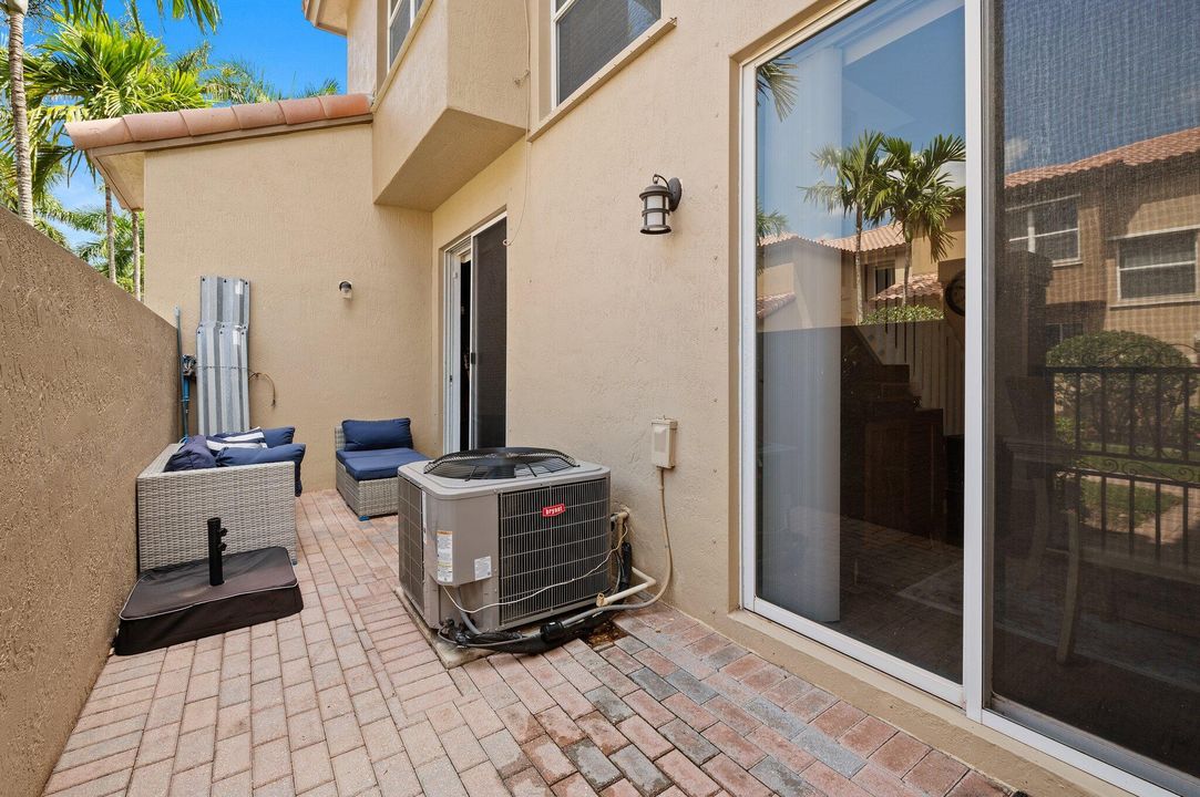 Active With Contract: $329,900 (3 beds, 2 baths, 1244 Square Feet)