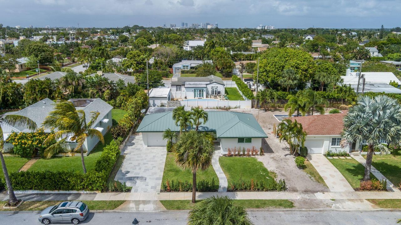 For Sale: $1,150,000 (3 beds, 3 baths, 1605 Square Feet)