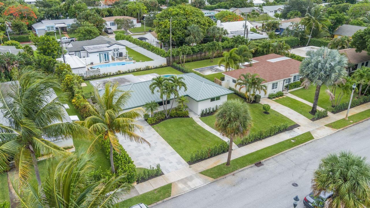 For Sale: $1,150,000 (3 beds, 3 baths, 1605 Square Feet)