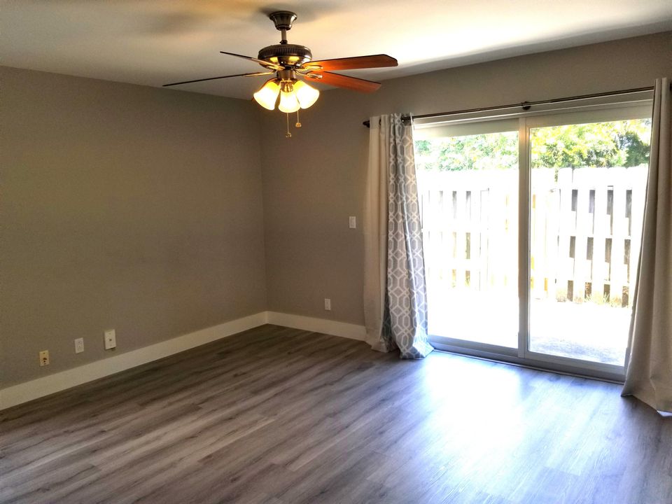 For Rent: $2,300 (2 beds, 2 baths, 1156 Square Feet)