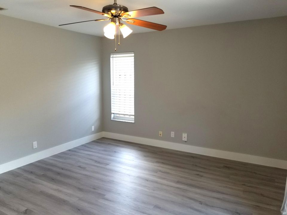 For Rent: $2,300 (2 beds, 2 baths, 1156 Square Feet)