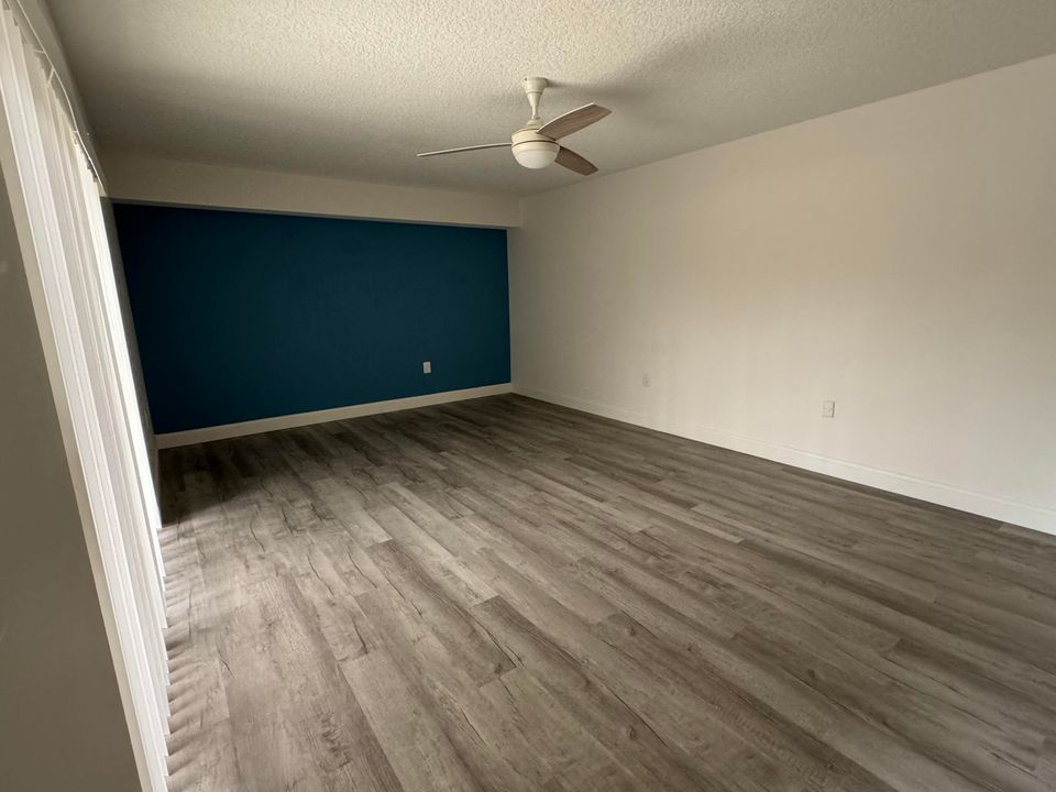 Active With Contract: $2,500 (2 beds, 2 baths, 1236 Square Feet)