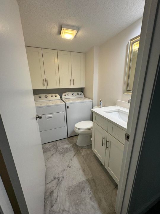 Active With Contract: $2,500 (2 beds, 2 baths, 1236 Square Feet)