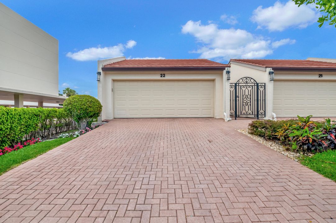 For Sale: $1,550,000 (3 beds, 2 baths, 2063 Square Feet)