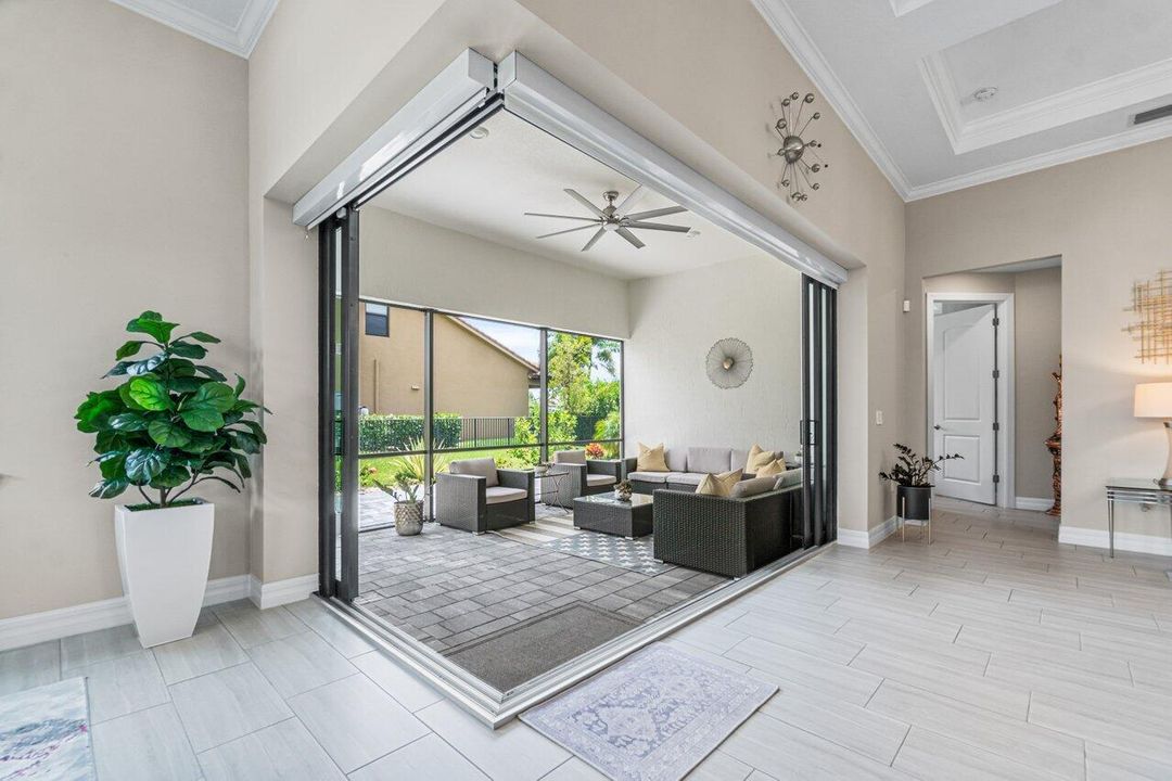 Active With Contract: $895,000 (3 beds, 3 baths, 2440 Square Feet)