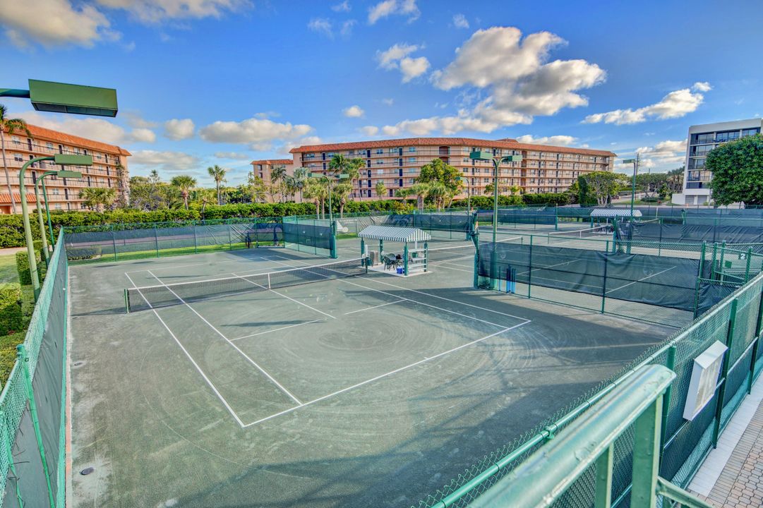 For Sale: $1,550,000 (3 beds, 2 baths, 2063 Square Feet)