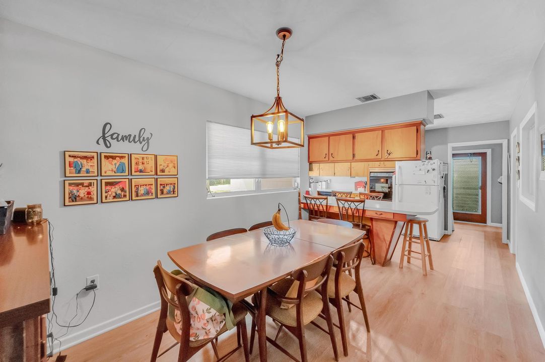 Active With Contract: $335,000 (3 beds, 2 baths, 1970 Square Feet)