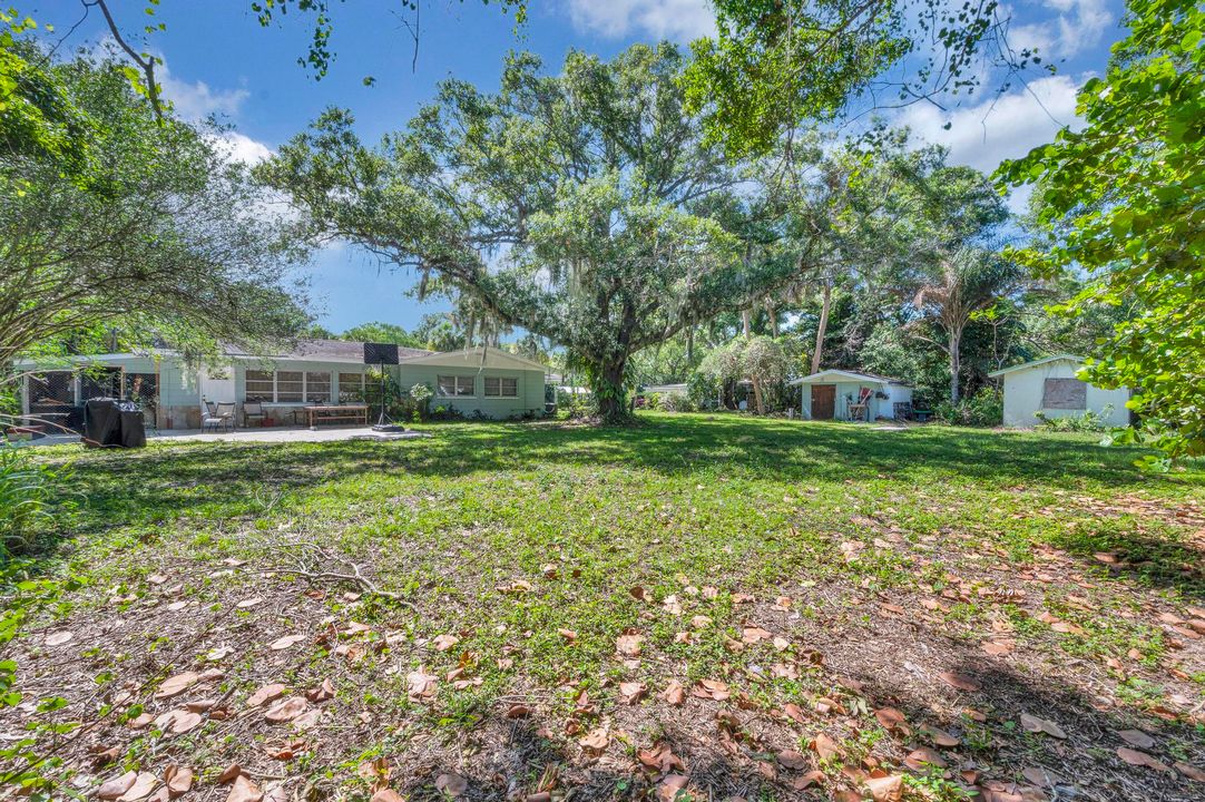 Active With Contract: $335,000 (3 beds, 2 baths, 1970 Square Feet)