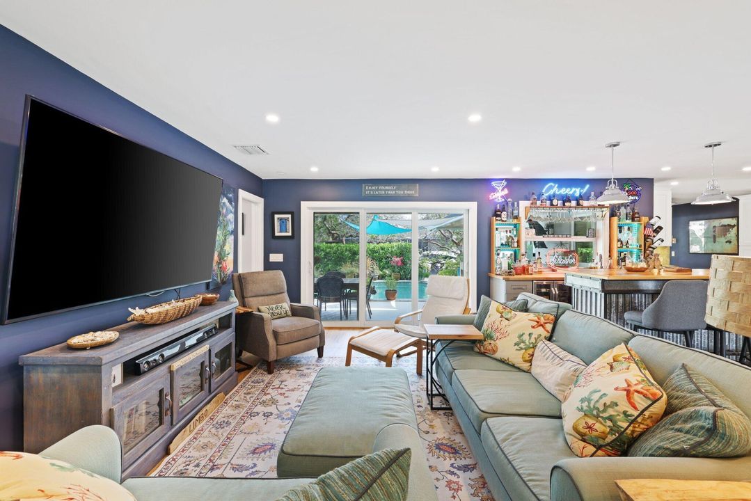 For Sale: $1,975,000 (4 beds, 2 baths, 2042 Square Feet)