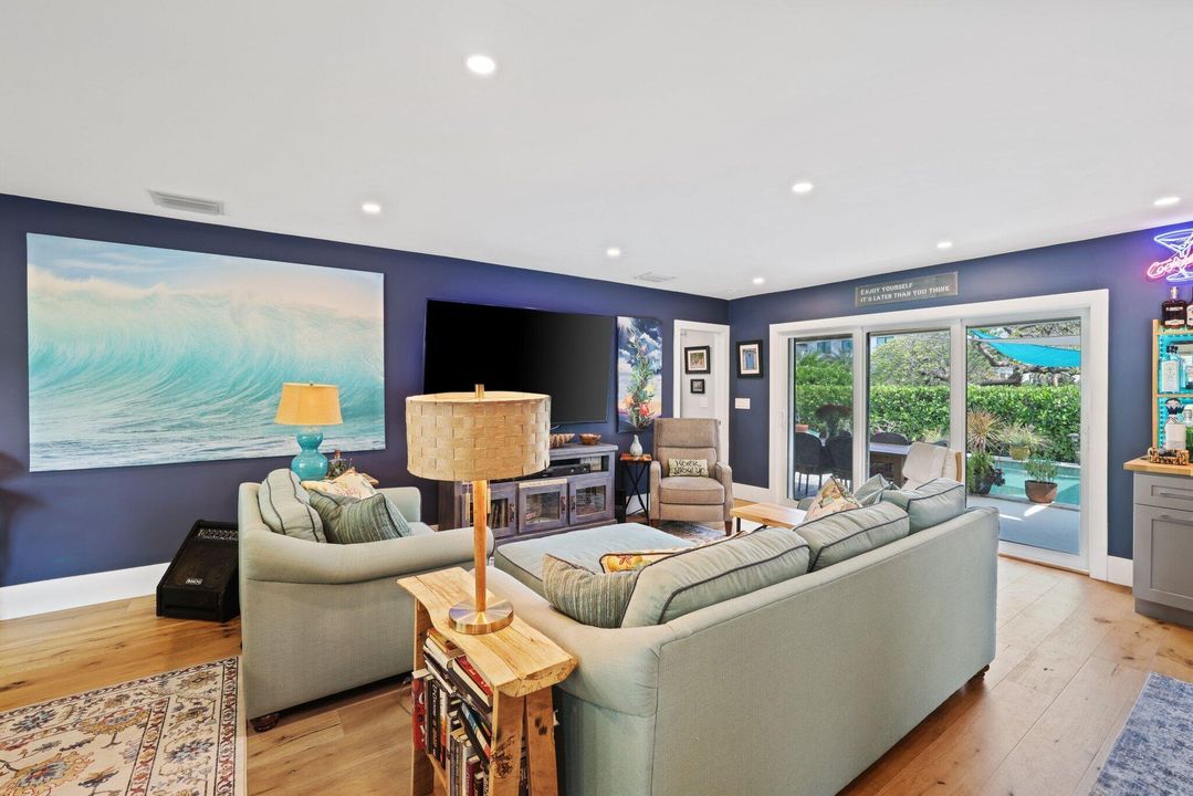 For Sale: $1,975,000 (4 beds, 2 baths, 2042 Square Feet)