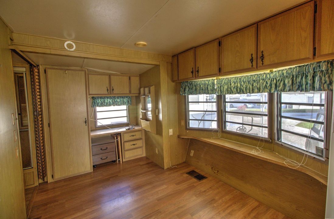 For Sale: $59,500 (1 beds, 1 baths, 384 Square Feet)