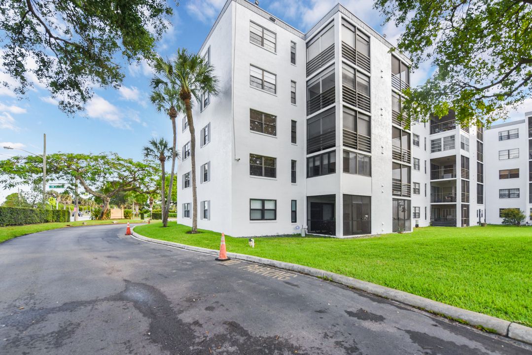 Active With Contract: $2,300 (2 beds, 2 baths, 1015 Square Feet)