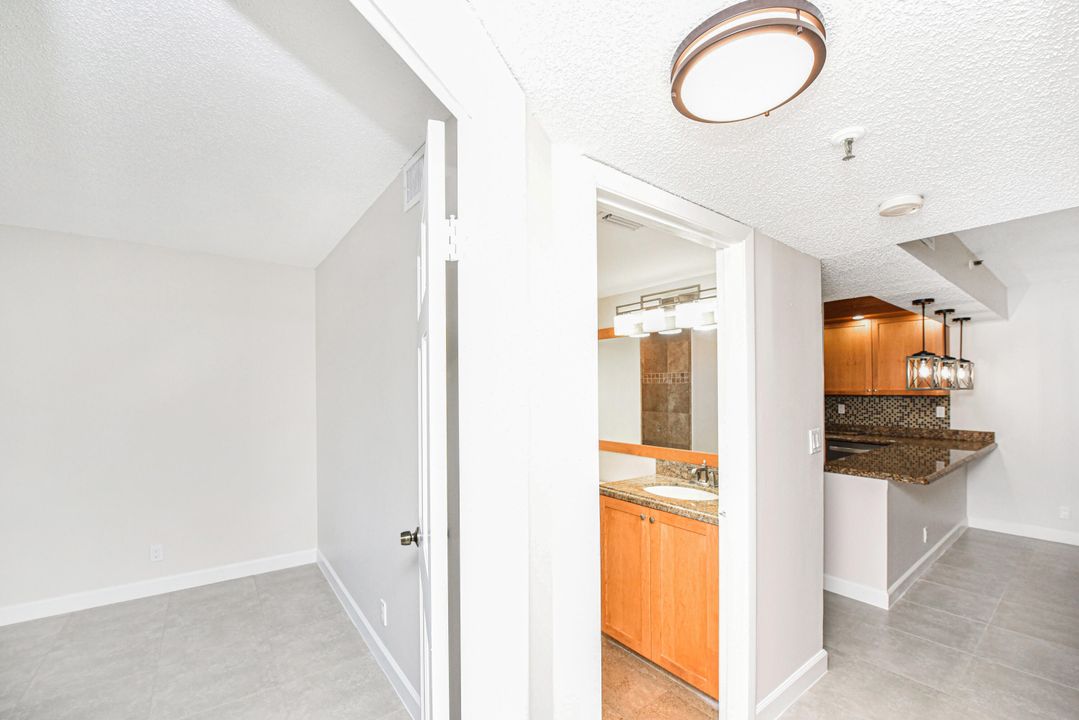 Active With Contract: $2,300 (2 beds, 2 baths, 1015 Square Feet)