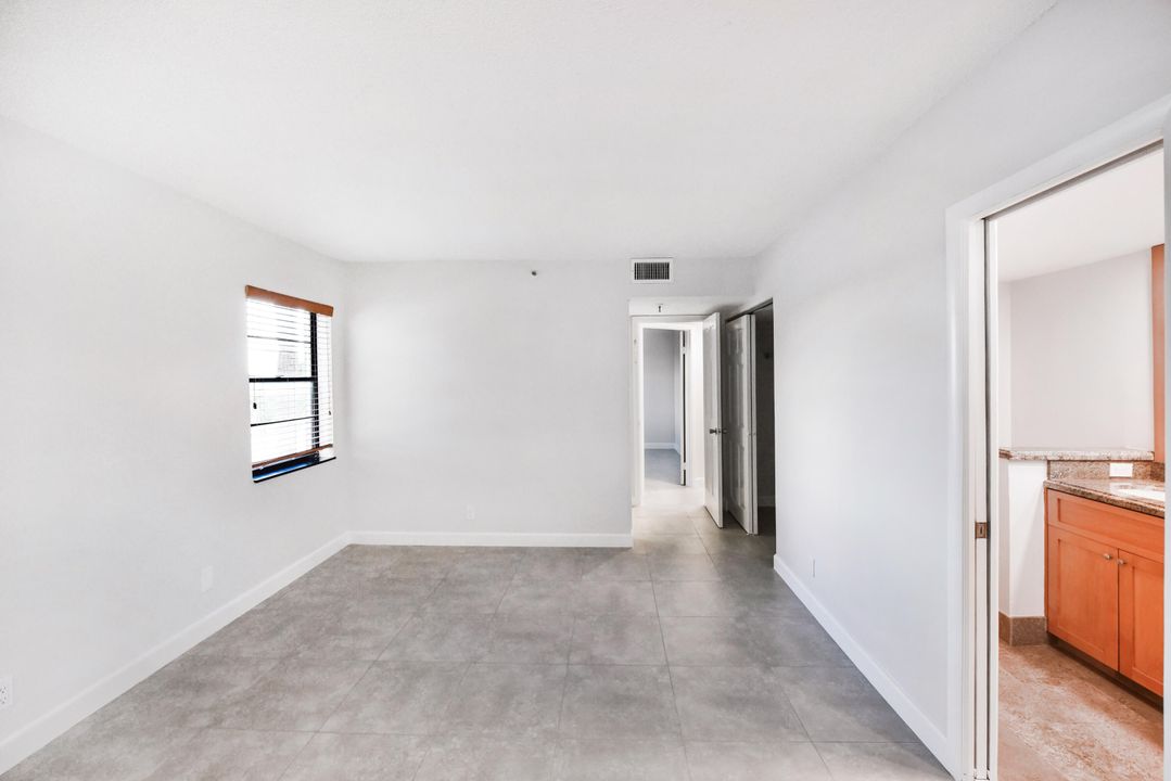 Active With Contract: $2,300 (2 beds, 2 baths, 1015 Square Feet)