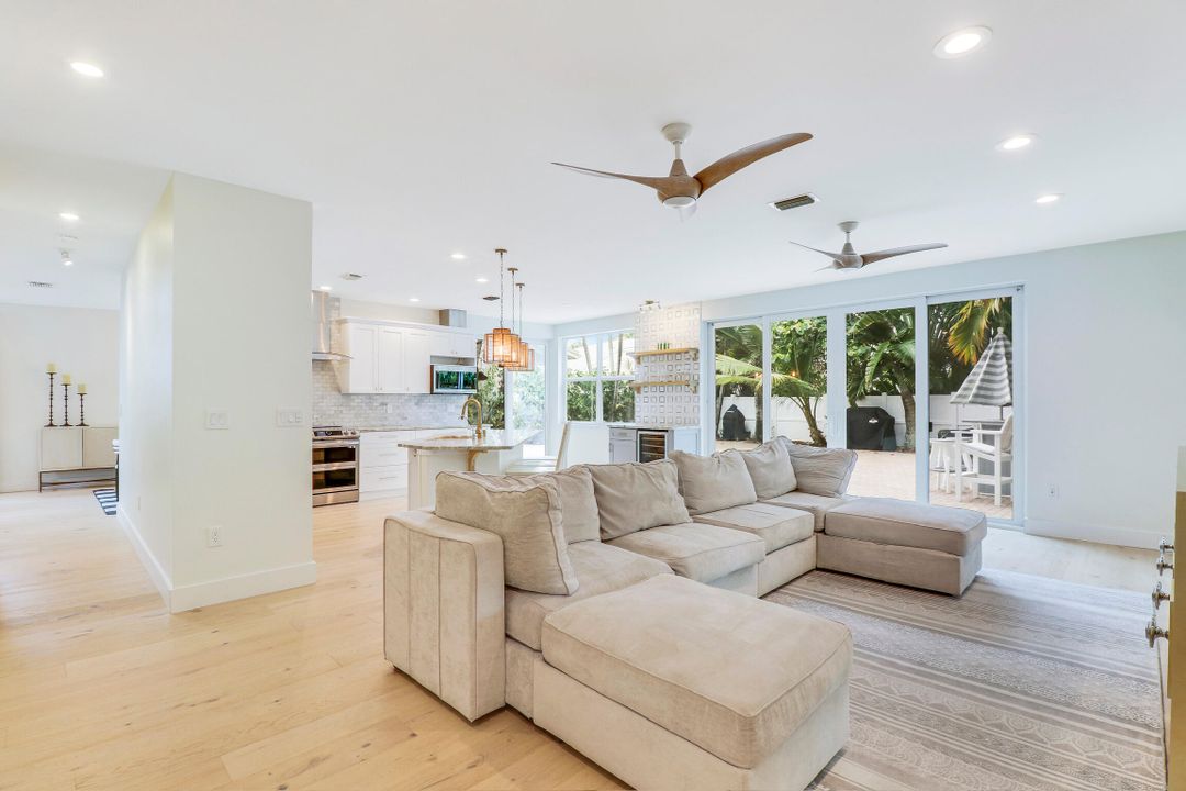 Active With Contract: $849,900 (4 beds, 2 baths, 2762 Square Feet)