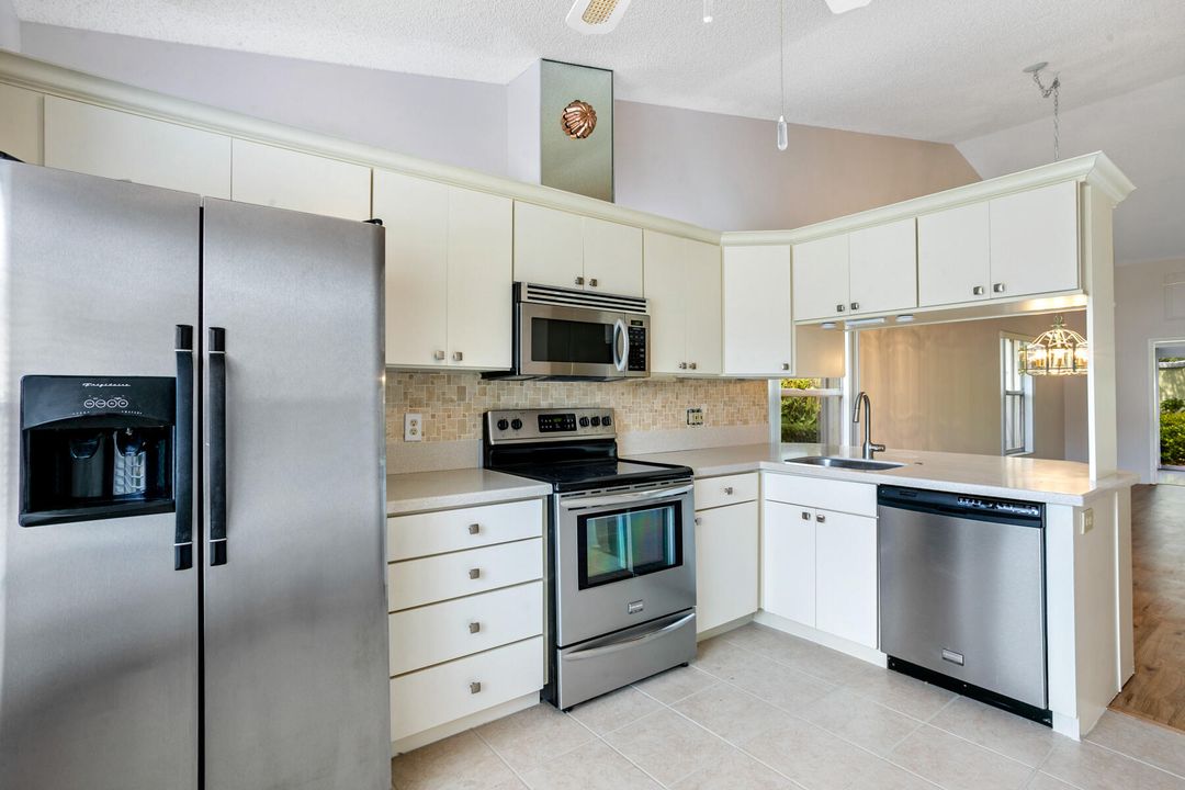 For Sale: $310,000 (2 beds, 2 baths, 1299 Square Feet)